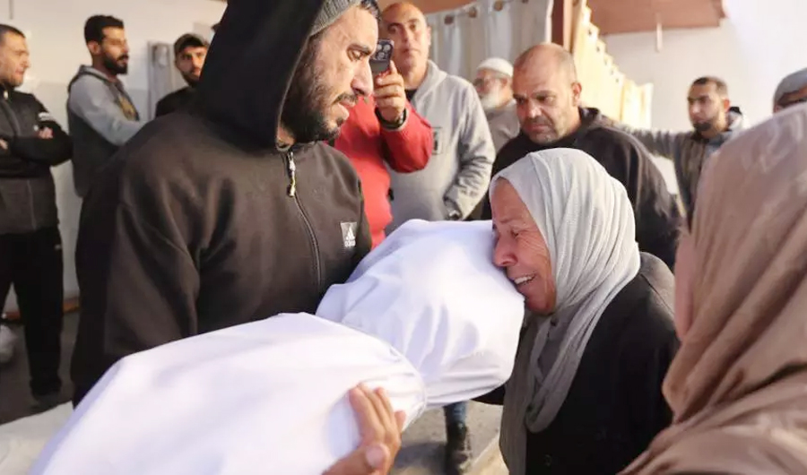 20 شهيداً إثر قصف مركز إيواء للنازحين جنوب قطاع غزة