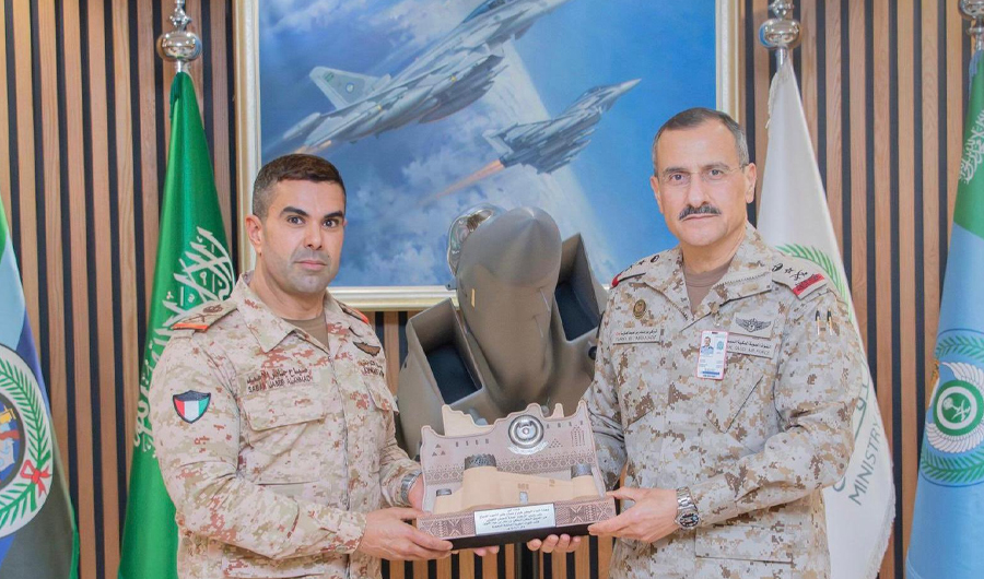 نائب رئيس الأركان يبحث تعزيز التعاون العسكري مع قائد القوات الجوية السعودية