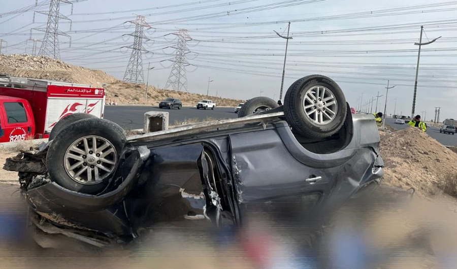 &laquo;الإطفاء&raquo;: وفاة وإصابتان في انقلاب مركبة على طريق المطلاع