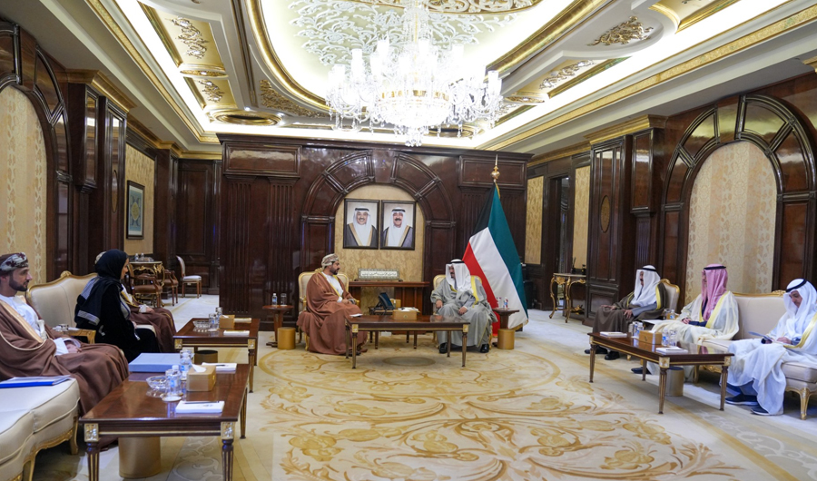 سمو رئيس مجلس الوزراء يستقبل وزير التجارة والصناعة العماني بمناسبة زيارته للبلاد سمو رئيس مجلس الوزراء يستقبل وزير التجارة والصناعة العماني بمناسبة زيارته للبلاد