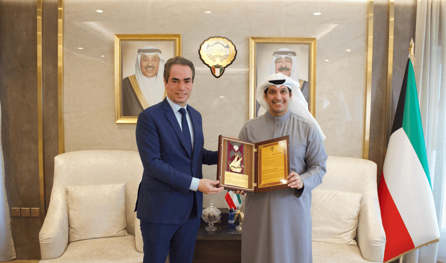 وزير الإعلام يبحث مع مسؤول إعلامي مصري تعزيز التعاون