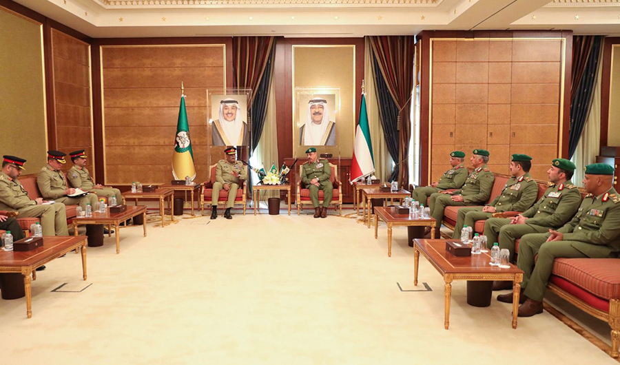 وكيل الحرس الوطني يبحث مع رئيس هيئة الأركان الباكستاني سبل تطوير التعاون المشترك
