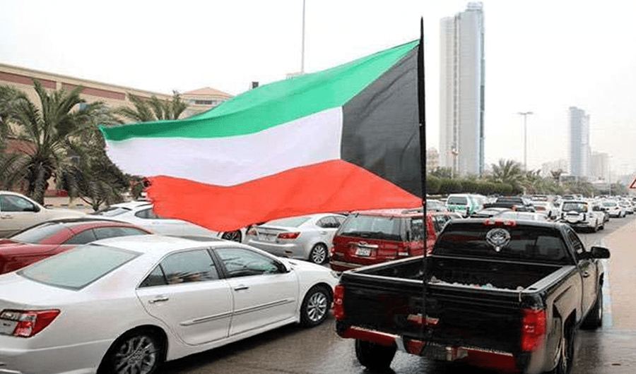 &laquo;الداخلية&raquo;: يُحظر تركيب الساريات خارج جسم المركبة أو حجب الرؤية بالأعلام والصور