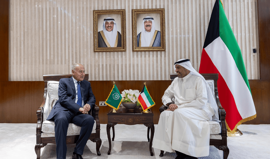 وزير الخارجية يلتقي أمين عام الجامعة العربية بمناسبة زيارته للكويت