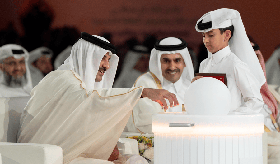 أمير قطر يدشن مشروعين استراتيجيين للطاقة الشمسية