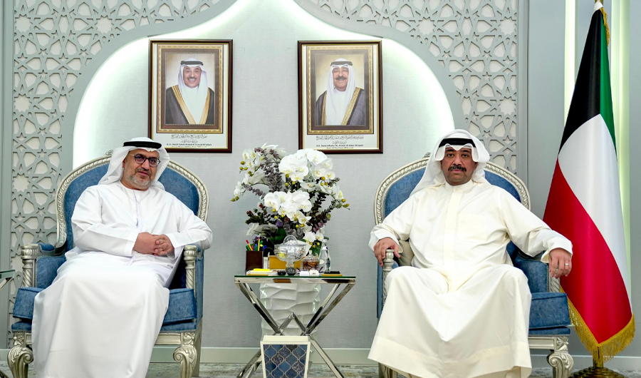 وزير الدفاع يبحث مع سفير الإمارات أهم المواضيع ذات الاهتمام المشترك