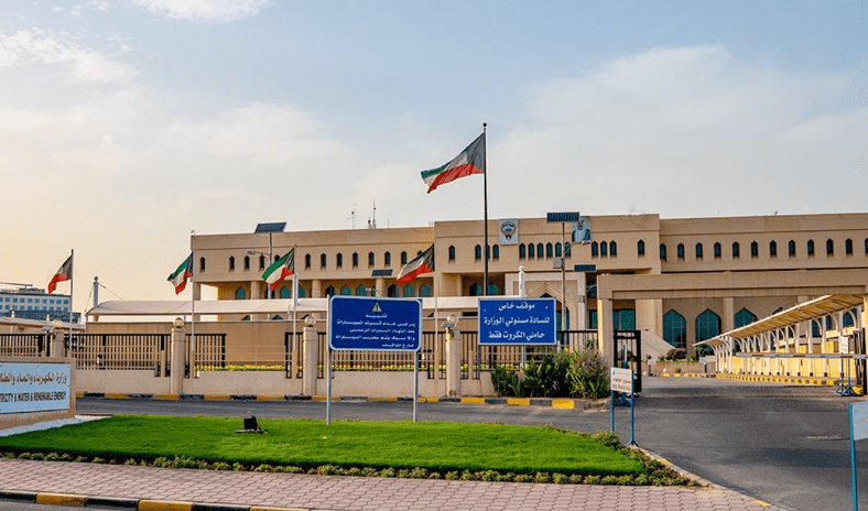 &laquo;الكهربا&raquo;ء: اندلاع حريق في أبراج مياه قيد الإنشاء في المطلاع
