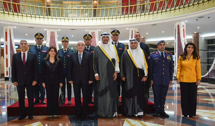 وزير الدفاع يبحث مع نظيره اللبناني تعزيز التعاون العسكري وزير الدفاع يبحث مع نظيره اللبناني تعزيز التعاون العسكري