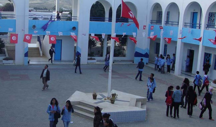 جدل في تونس بعد منع تلاميذ من أداء الصلاة داخل مدرسة ثانوية