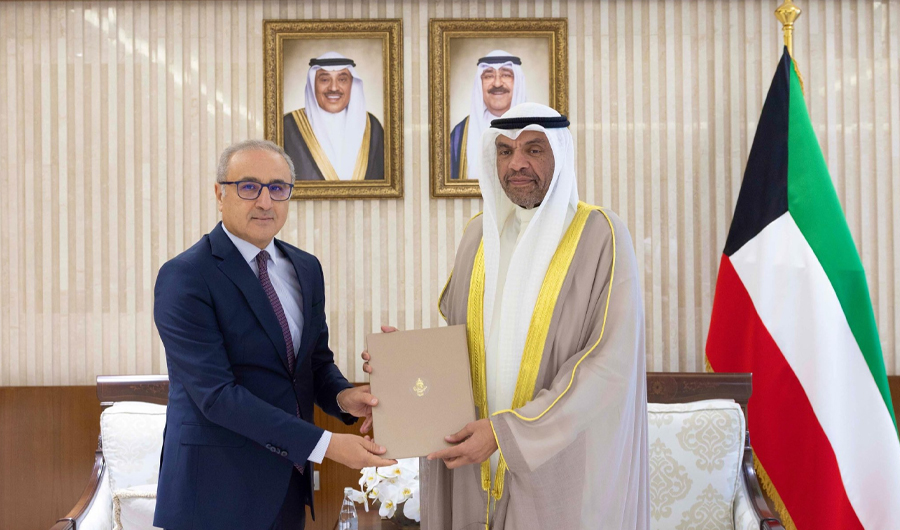 سمو الأمير يتلقى رسالة خطية من الرئيس التونسي تسلّمها وزير الخارجية