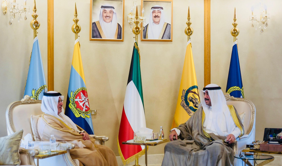 وزير الدفاع يبحث مع السفير البحريني تعزيز التعاون العسكري