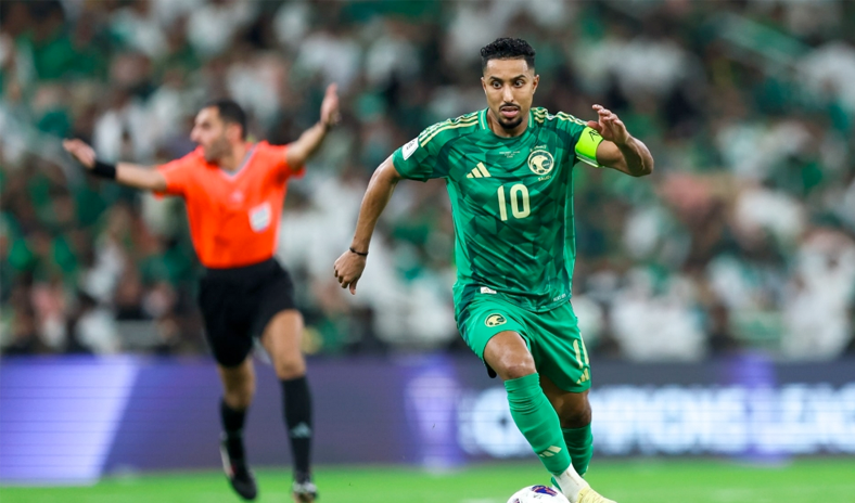 قائد المنتخب السعودي سالم الدوسري أفضل لاعب في آسيا