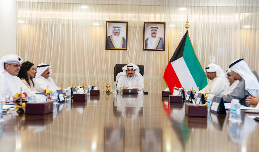 رئيس الوزراء: التعاقد مع مستشار مالي لإدارة وتنسيق أعمال المستشارين رئيس الوزراء: التعاقد مع مستشار مالي لإدارة وتنسيق أعمال المستشارين