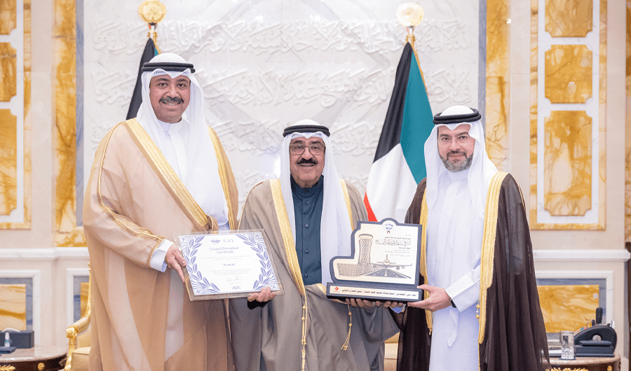 سمو الأمير يستقبل وزير الدفاع ورئيس &laquo;الطيران المدني&raquo;