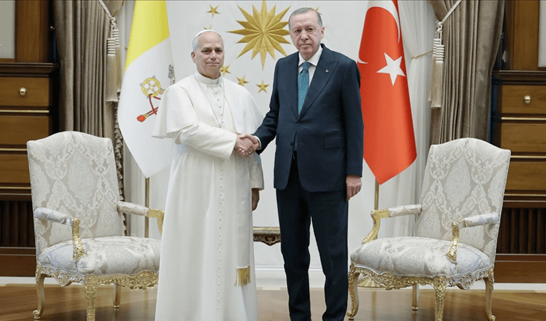 أردوغان يلتقي البابا ليو الرابع عشر في المجمع الرئاسي بأنقرة أردوغان يلتقي البابا ليو الرابع عشر في المجمع الرئاسي بأنقرة
