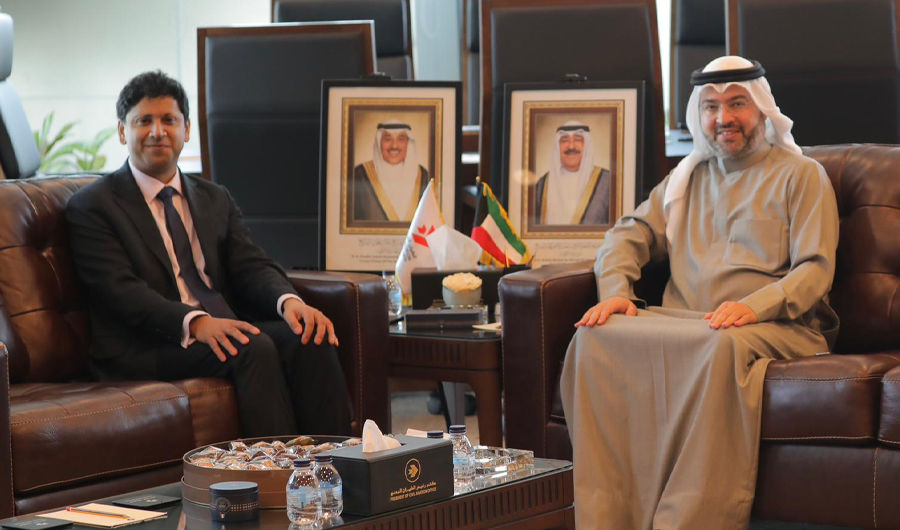 رئيس &laquo;الطيران المدني&raquo; يبحث مع السفير البريطاني لدى البلاد سبل تعزيز التعاون المشترك