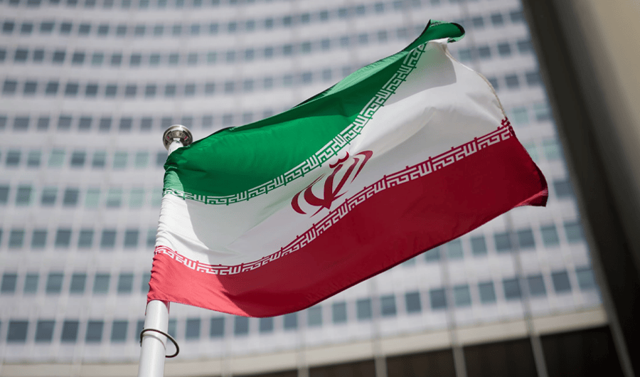إيران تحتجز ناقلة نفط أجنبية.. و16 من أفراد طاقمها بتهم جنائية إيران تحتجز ناقلة نفط أجنبية.. و16 من أفراد طاقمها بتهم جنائية