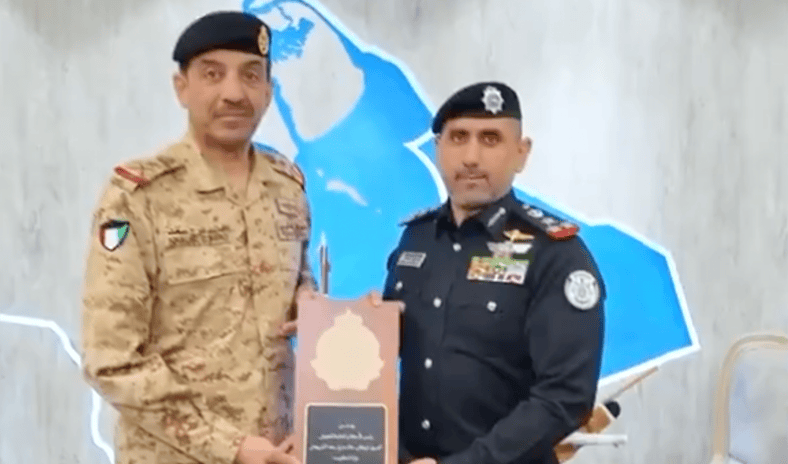 الفريق الشريعان يزور قاعدة «صباح الأحمد» لخفر السواحل الفريق الشريعان يزور قاعدة «صباح الأحمد» لخفر السواحل