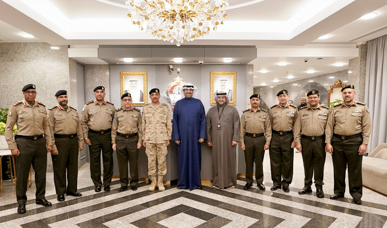 وزير الدفاع يدشن جهاز الروبوت &laquo;hugo&raquo; المستخدم بالعمليات الجراحية بمستشفى جابر الأحمد للقوات المسلحة