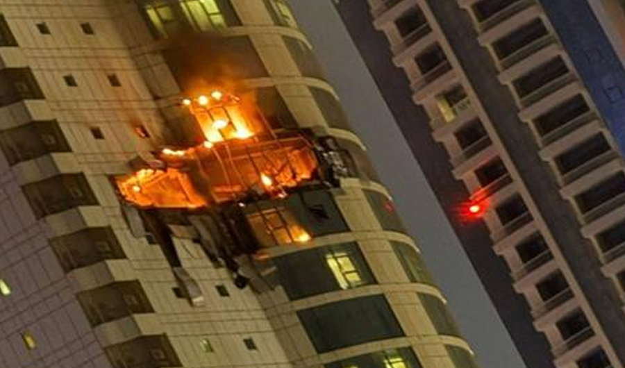 البحرين: تضرر 3 مبان جراء استهداف بطائرات مسيرة وسقوط بقايا صاروخ البحرين: تضرر 3 مبان جراء استهداف بطائرات مسيرة وسقوط بقايا صاروخ