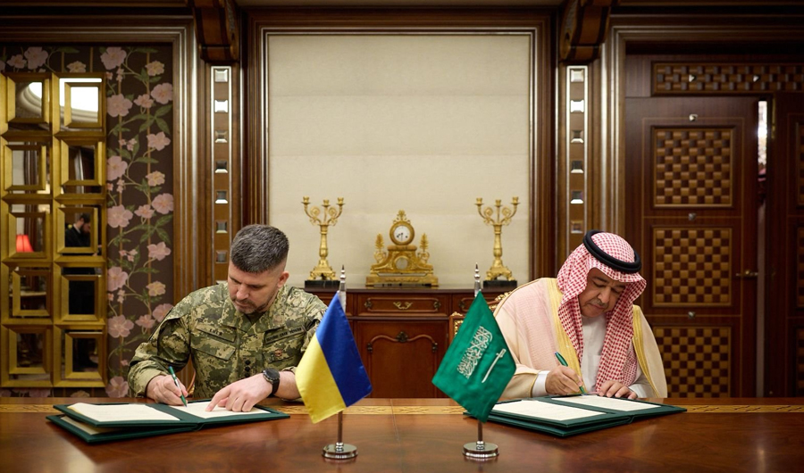 السعودية وأوكرانيا توقعان مذكرة ترتيبات في مجال المشتريات الدفاعية