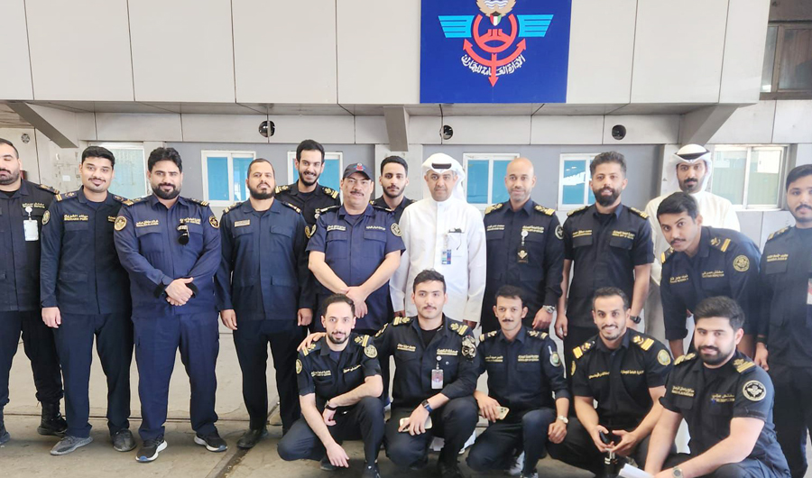 نائب رئيس «الجمارك» يتفقد ميناء الشويخ ومركز تفتيش الحاويات نائب رئيس «الجمارك» يتفقد ميناء الشويخ ومركز تفتيش الحاويات