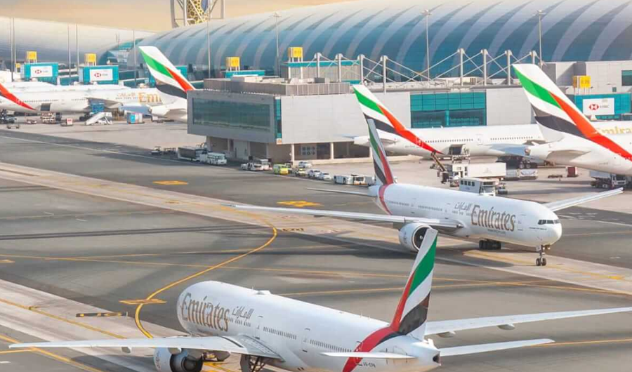 الإمارات: استمرار حركة الطيران بعد سقوط مسيرتين في محيط مطار دبي