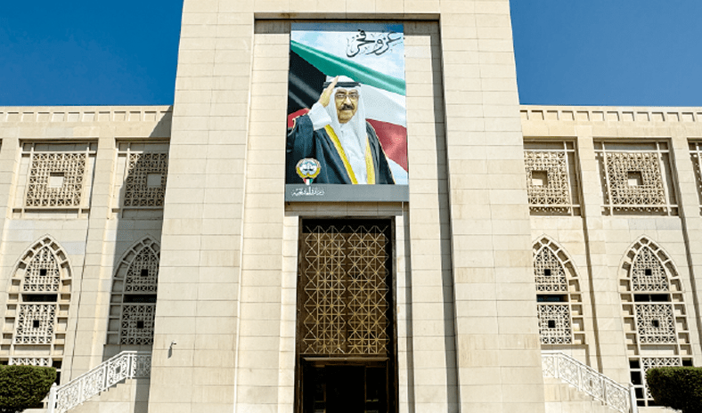 الكويت تدين وتستنكر بشدة الهجمات الإيرانية المستمرة على الإمارات ودول الخليج