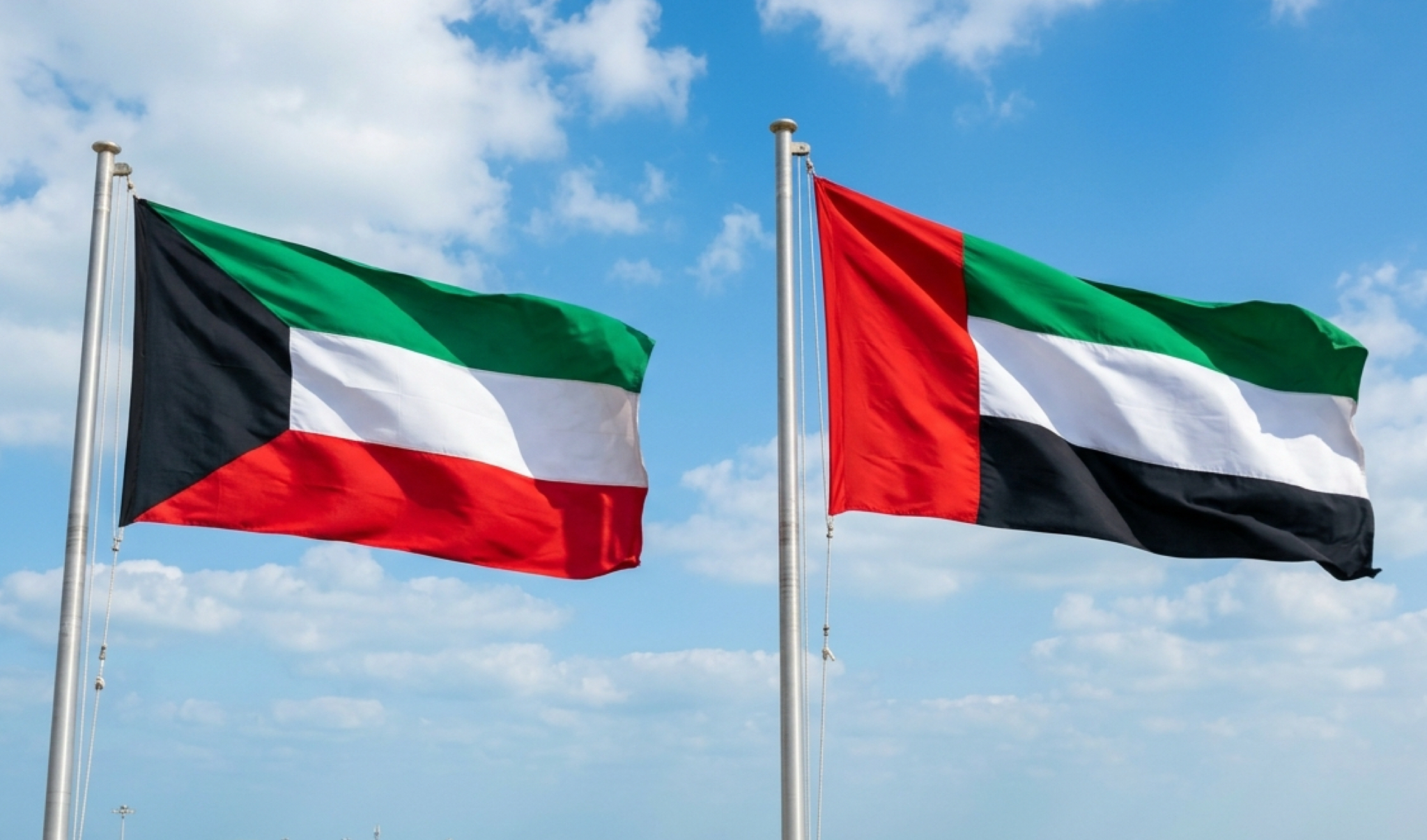 الإمارات تدين بشدة الاعتداء الإيراني الآثم على معسكر كويتي.. وإصابة 10 عسكريين الإمارات تدين بشدة الاعتداء الإيراني الآثم على معسكر كويتي.. وإصابة 10 عسكريين