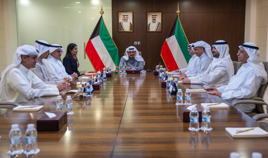 رئيس الوزراء يترأس اجتماعاً لبحث تعزيز البنية التحتية واللوجستية في البلاد