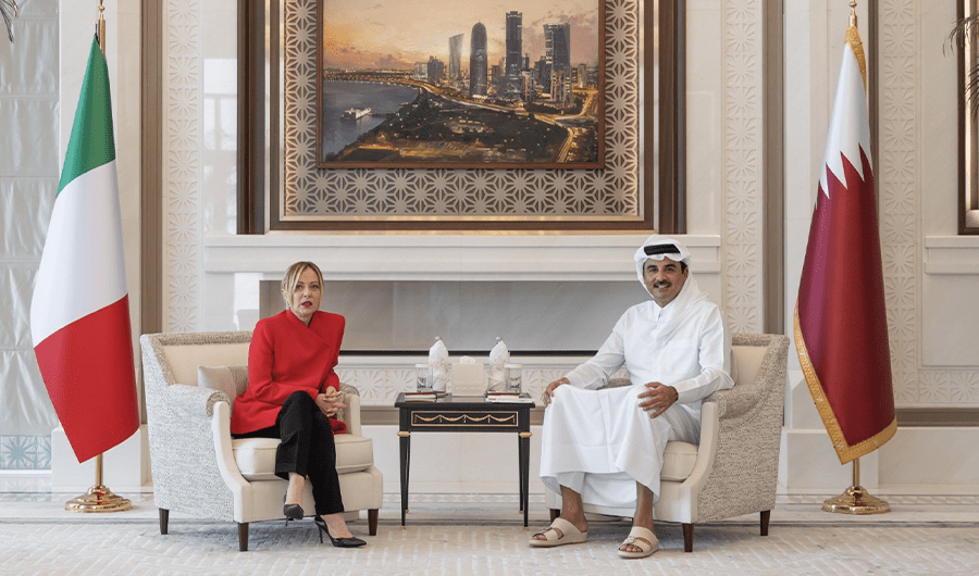 أمير قطر يبحث مع رئيسة الوزراء الإيطالية تطورات الأوضاع الراهنة