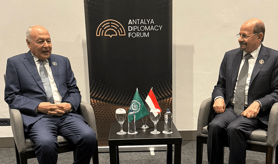 أمين الجامعة العربية يجدد الدعم للحكومة اليمنية الشرعية برئاسة الزنداني
