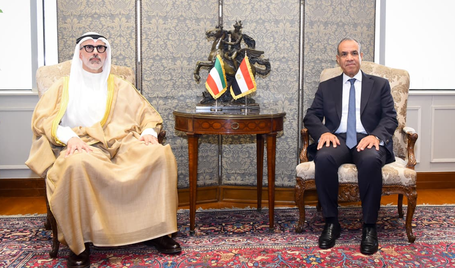 وزير الخارجية يبحث هاتفياً مع نظيره المصري تطورات الأحداث الراهنة بالمنطقة