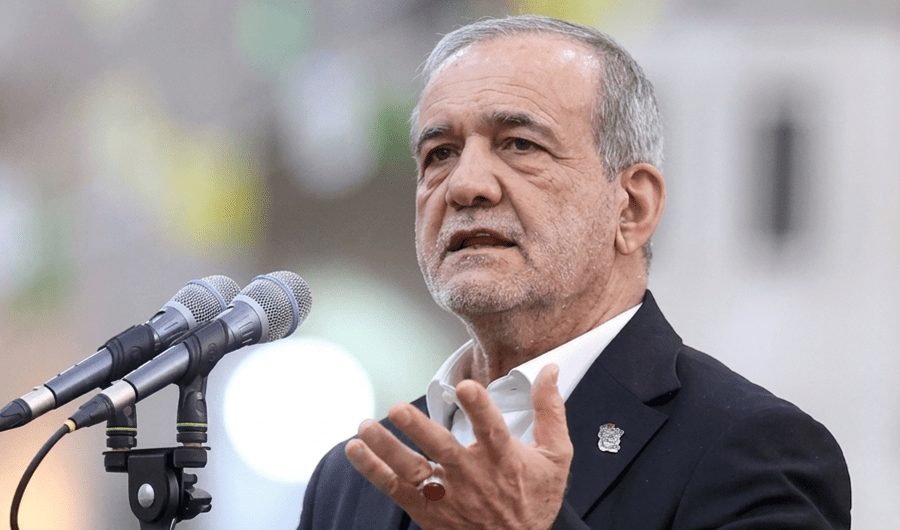 رئيس إيران يدعو مواطني بلاده لترشيد الكهرباء بعد تضرّر البنية التحتية