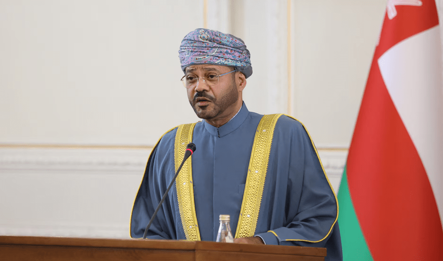 وزير خارجية عُمان: ضرورة ضمان انسيابية حركة الملاحة الدولية في مضيق هرمز