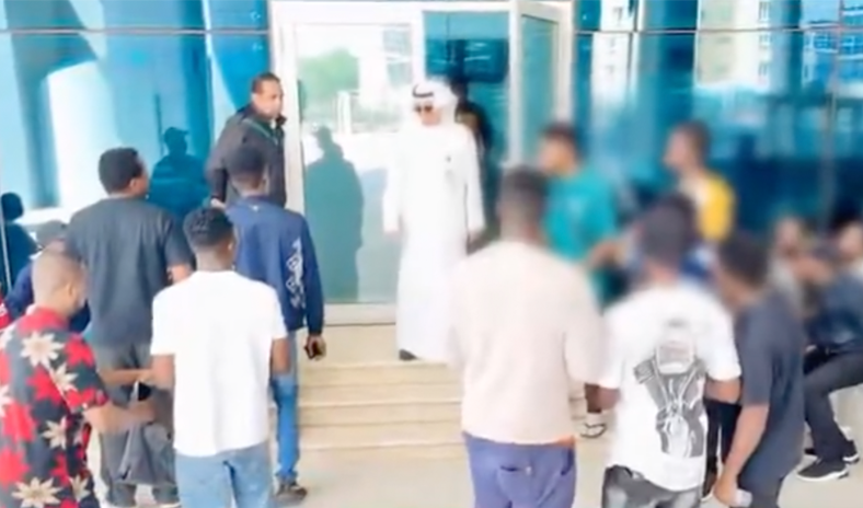 «القوى العاملة» تتعامل مع تجمهر عمالي.. وتحيل الواقعة إلى «المباحث الجنائية» «القوى العاملة» تتعامل مع تجمهر عمالي.. وتحيل الواقعة إلى «المباحث الجنائية»