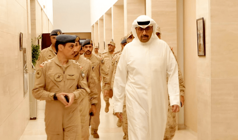 وزير الدفاع يتفقد عدداً من المواقع التابعة للقوة الجوية وزير الدفاع يتفقد عدداً من المواقع التابعة للقوة الجوية
