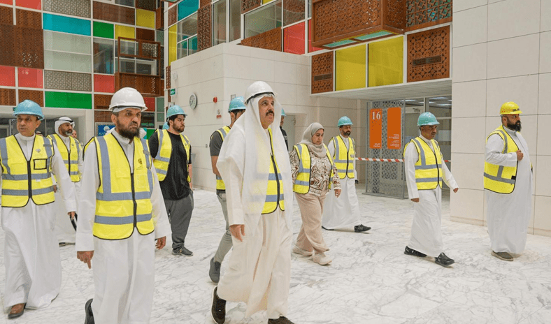 وزير المالية يتفقد مجمع الوزارات عقب العدوان الإيراني الآثم الذي تعرض له المبنى وزير المالية يتفقد مجمع الوزارات عقب العدوان الإيراني الآثم الذي تعرض له المبنى