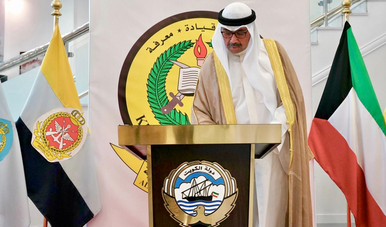 سمو الأمير يرعى مراسم تخريج دفعة الطلبة الضباط بكلية علي الصباح العسكرية بحضور وزير الدفاع سمو الأمير يرعى مراسم تخريج دفعة الطلبة الضباط بكلية علي الصباح العسكرية بحضور وزير الدفاع