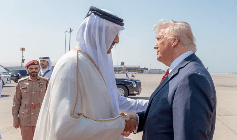 أمير قطر يبحث مع الرئيس الأمريكي تطورات الأوضاع الإقليمية والدولية