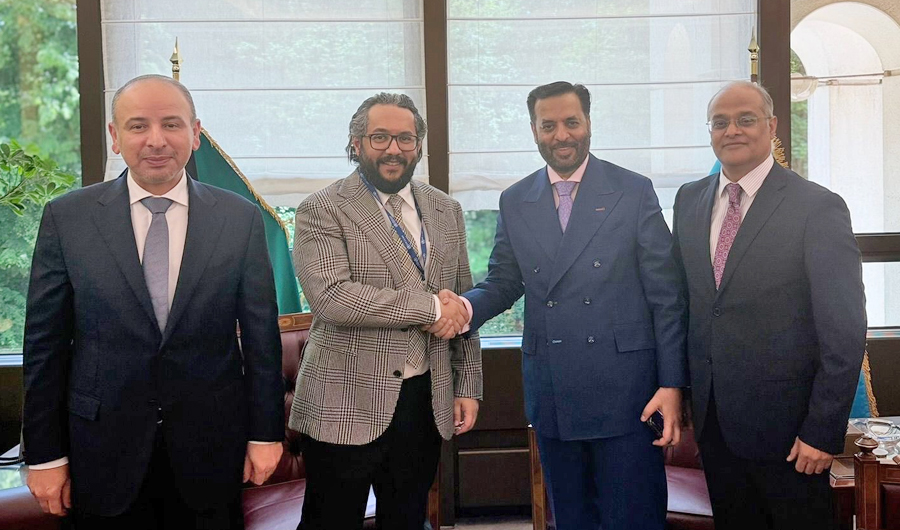 وكيل «الصحة» يبحث مع وزير الصحة الباكستاني استقطاب الكفاءات الطبية وكيل «الصحة» يبحث مع وزير الصحة الباكستاني استقطاب الكفاءات الطبية