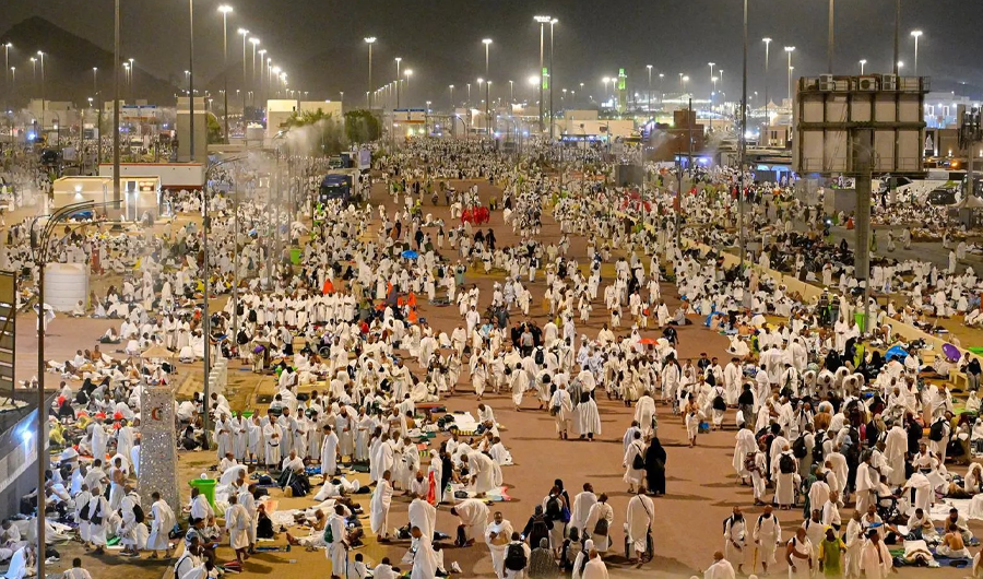 السعودية تعلن نجاح نفرة الحجاج من عرفات إلى مزدلفة السعودية تعلن نجاح نفرة الحجاج من عرفات إلى مزدلفة