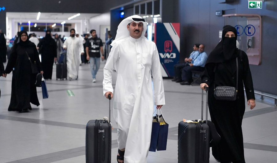 مطار الكويت يستقبل طلائع الحجاج العائدين من الأراضي المقدسة بعد إتمام المناسك مطار الكويت يستقبل طلائع الحجاج العائدين من الأراضي المقدسة بعد إتمام المناسك