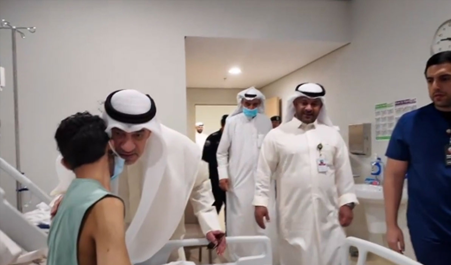 وزير الداخلية يطمئن على مصابي الاعتداء الإيراني الآثم في مستشفى الفروانية
