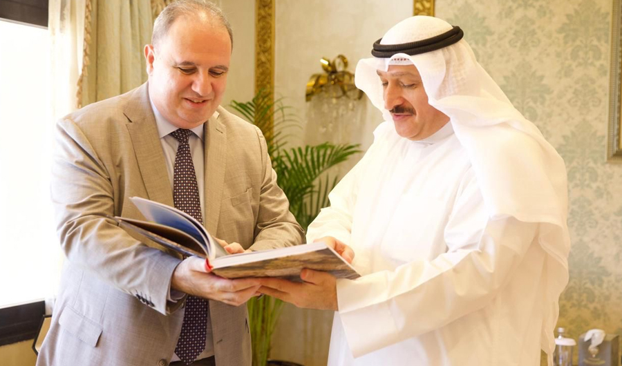 وزير الصحة يبحث مع سفير أذربيجان تعزيز التعاون الصحي وتبادل الخبرات الطبية وزير الصحة يبحث مع سفير أذربيجان تعزيز التعاون الصحي وتبادل الخبرات الطبية
