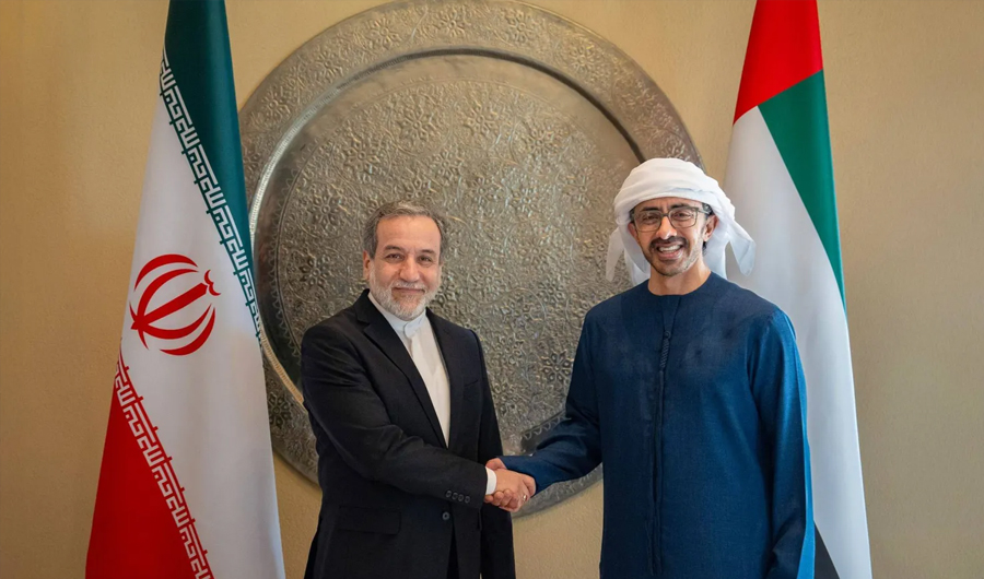 وزير خارجية الإمارات يؤكد لنظيره الإيراني ضرورة الالتزام الصارم بالقانون الدولي وحرية الملاحة وزير خارجية الإمارات يؤكد لنظيره الإيراني ضرورة الالتزام الصارم بالقانون الدولي وحرية الملاحة