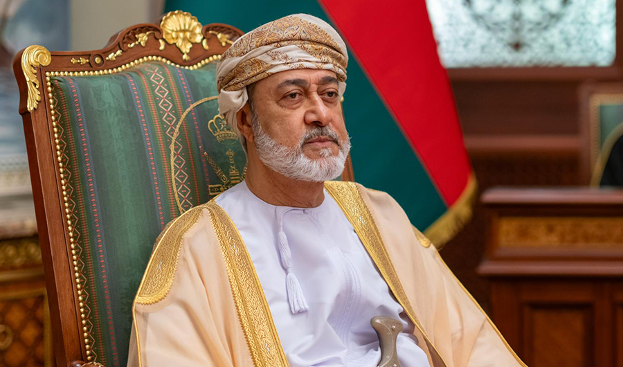 سلطان عُمان: نؤكد التزامنا بحرية الملاحة وسلامتها في مضيق هرمز