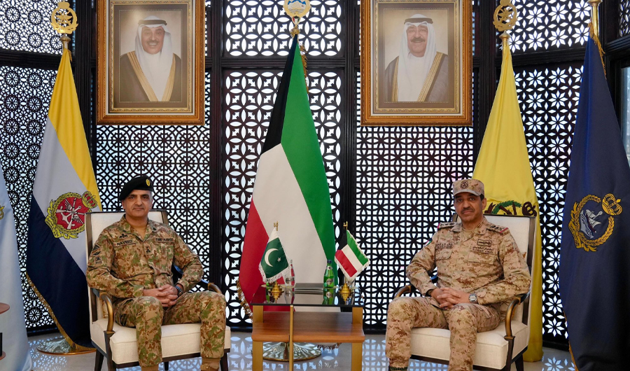 رئيس الأركان يبحث مع مدير عمليات الجيش الباكستاني تطوير التعاون العسكري رئيس الأركان يبحث مع مدير عمليات الجيش الباكستاني تطوير التعاون العسكري