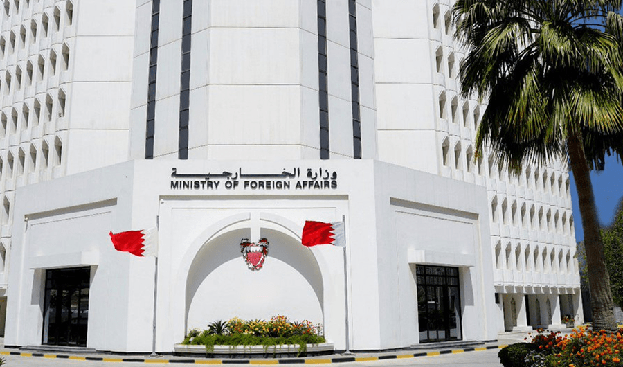 وزير الخارجية البحريني ونائب رئيس وزراء باكستان يبحثان مستجدات الأوضاع