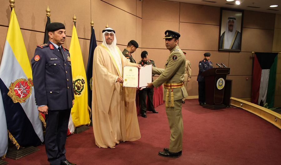 وزير الدفاع: دورة القيادة والأركان ركيزة أساسية لتأهيل الضباط القادة